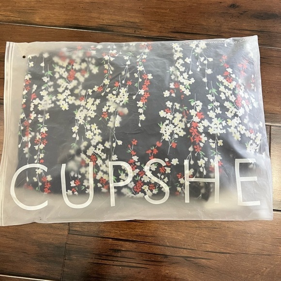 NWT - Cupshe Cicely Ditsy Floral V-Neck Mini Dress - Size M - Picture 14 of 14